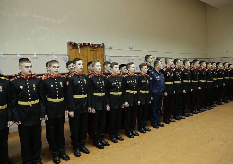 Воспитанники ульяновского суворовского училища