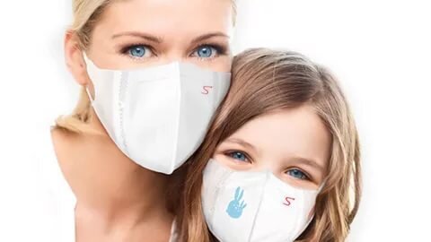 Начнем... Основное назначение медицинской маски это защита организма от всевозможных вирусов проникающих через дыхательные пути(воздушно капельно).
