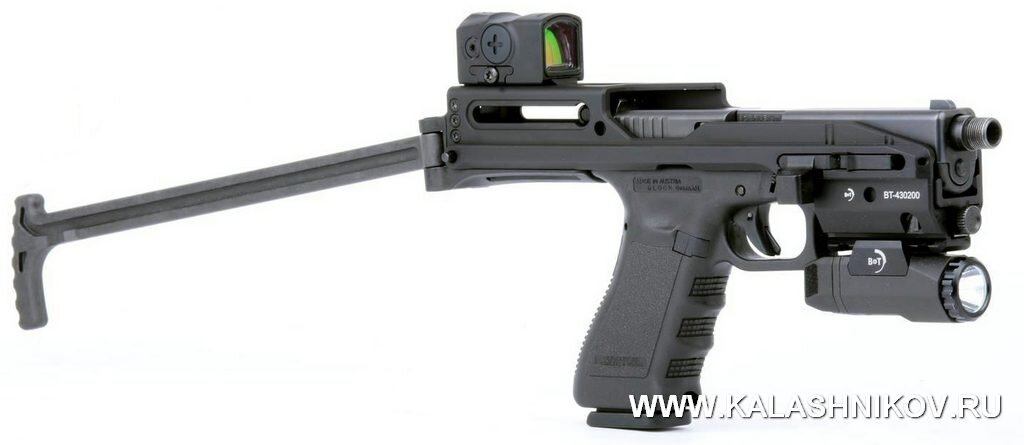 Пистолет Glock с присоединённым конвертером USW-G. Приклад в боевом положении