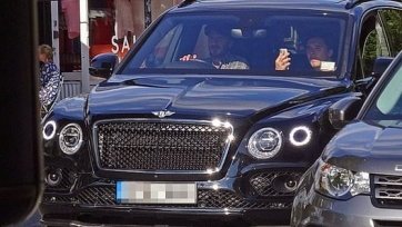 Фото: dailymail.co.ukЛегендарный Бекс в ноябре прошлого года был обвинен лондонским прохожим в том, что, находясь за рулем автомобиля, разговаривал по мобильному телефону. Бывший игрок сборной Англии признал свою вину и теперь предстанет перед судом, сообщает Daily Mail. Слушания назначены на сегодня.
