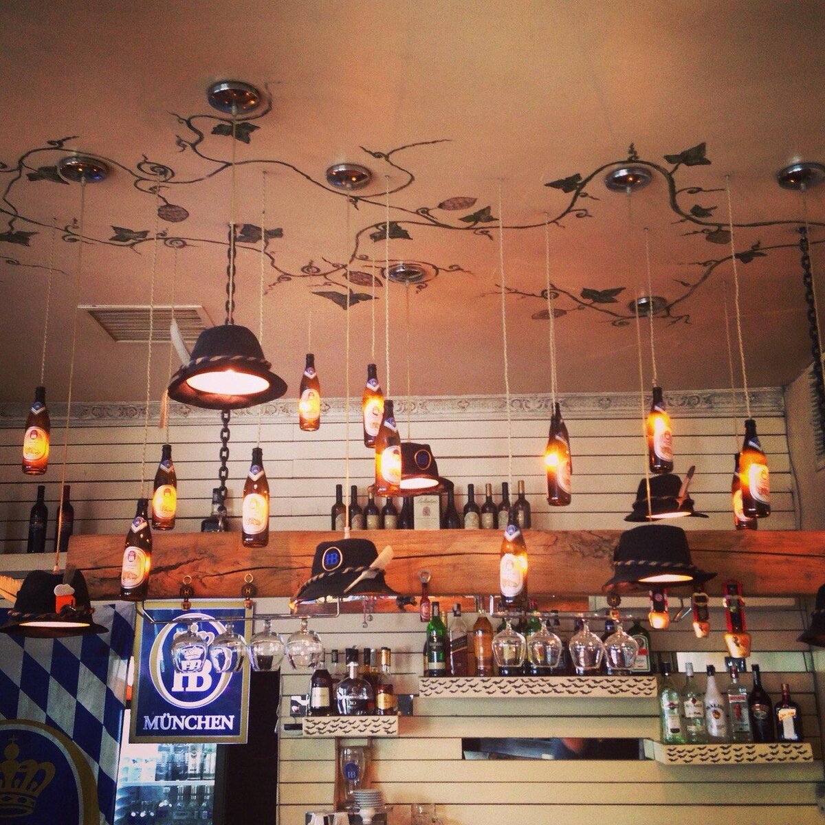 Бар в ресторане Hofbrauhaus (HB)