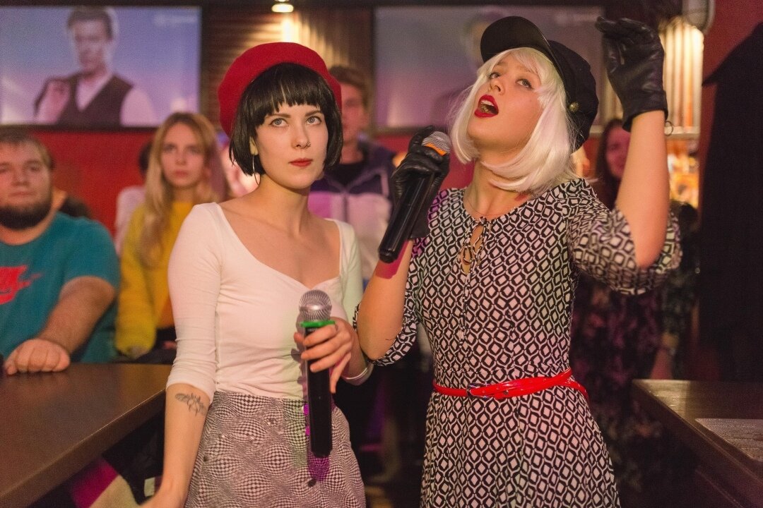 Собственной персоной (на фоне Дэвида всеми любимого Боуи)