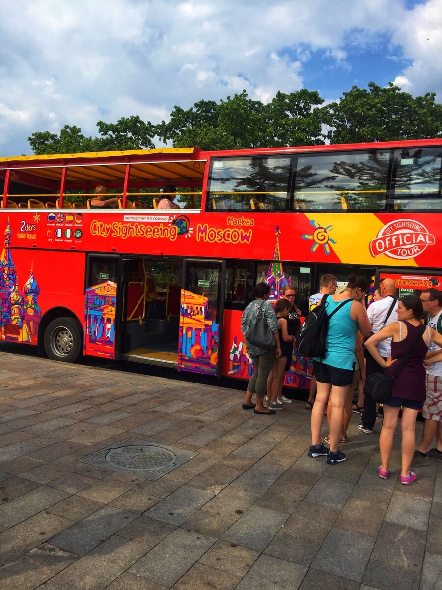 Если есть желание покататься по Москве, вот такие автобусы к Вашим услугам