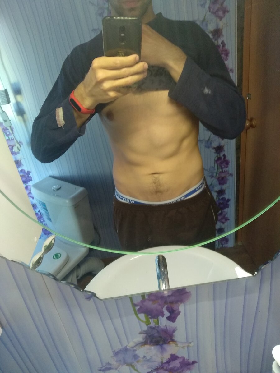 Здесь я вешу 81 кг. Если с 84 до 81 кг я сбрасывал месяц то с 93 до 84 кг я сбросил за 1.5 месяца.