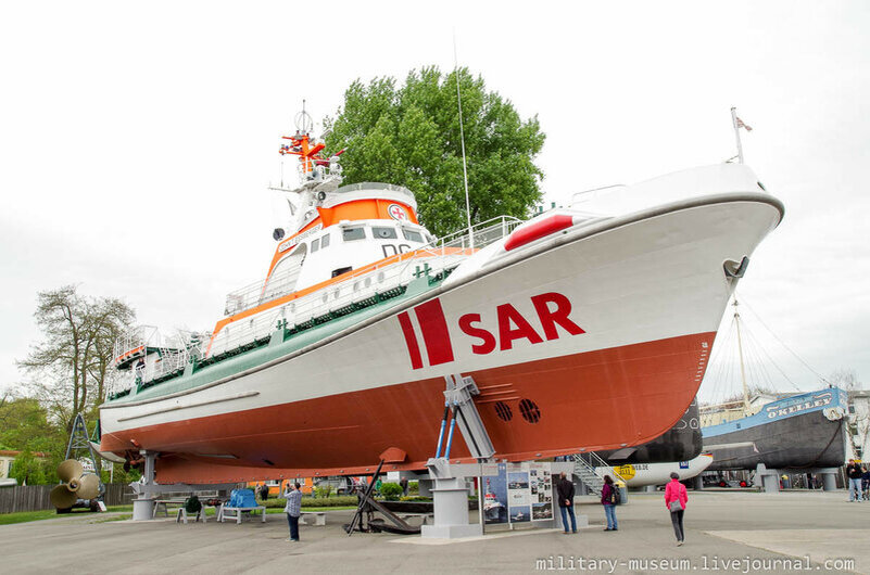 1. Спасательный крейсер "John T. Essberger" в Музее техники в Шпайере (по-немецки: Seenotkreuzer "John T. Essberger")