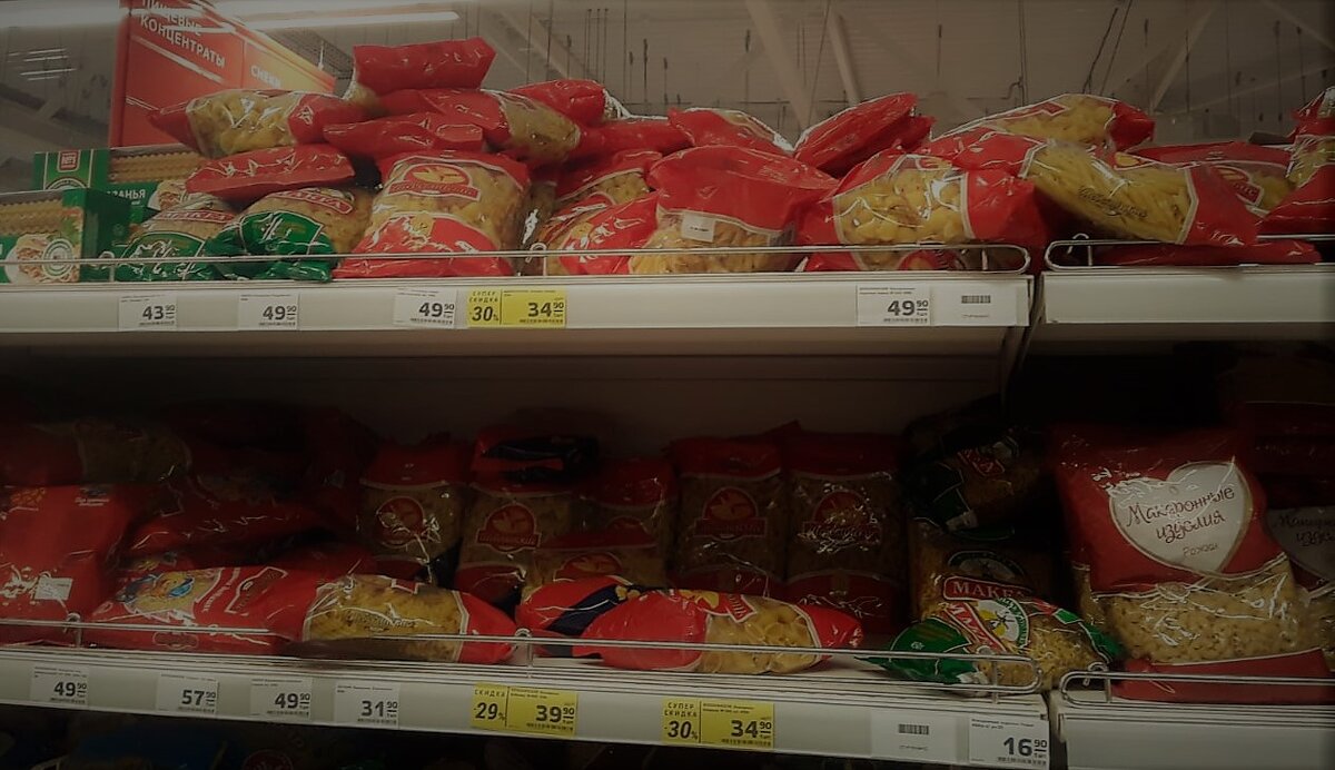 Полочка с макаронными изделиями