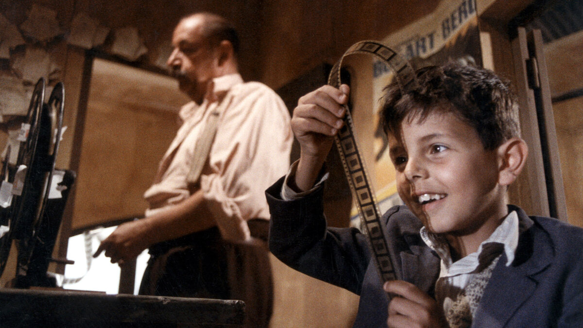 Кадр из фильма "Новый кинотеатр "Парадизо"", 1988 г.