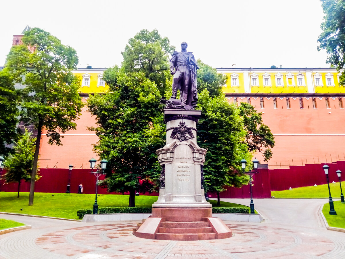 фото князю владимиру в москве