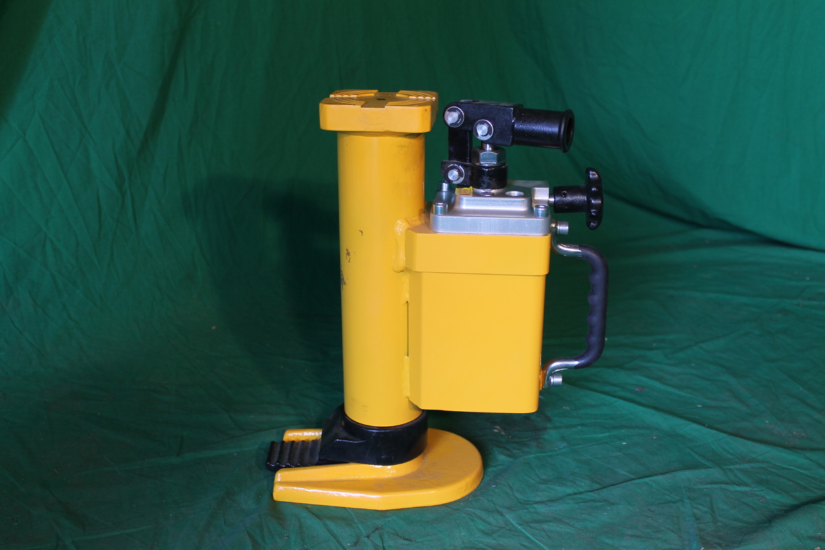 Домкрат с низким подхватом