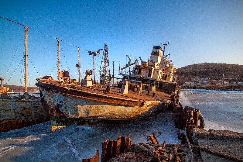 Последние дни морского буксира МБ-32 в бухте, где умирают корабли