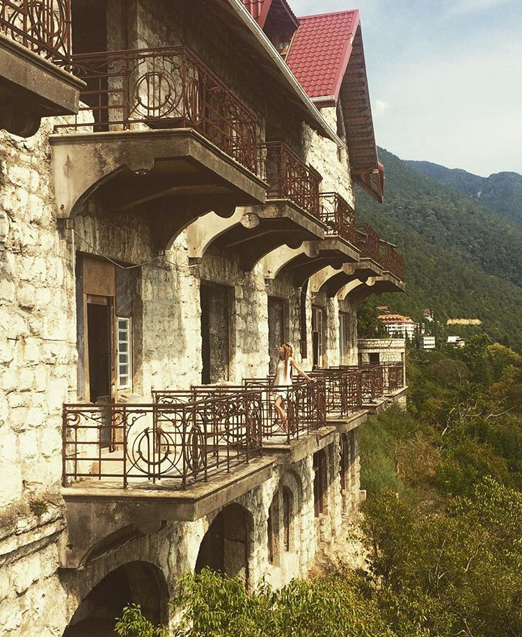 Дворец принца ольденбургского в гаграх фото