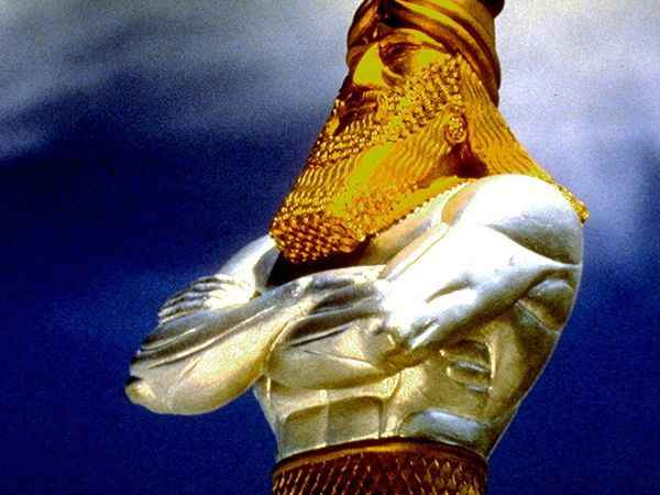 Золотая голова значение. Царь Навуходоносор золотой истукан. Истукан пророка Даниила. Истукан Вавилона.