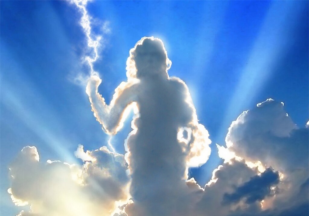 Том попадает на небеса. Бог в небе. Бог в облаках. Ангел в небе. Фигуры из облаков.