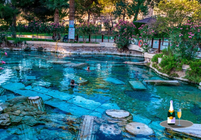 А вы купались в бассейне Клеопатры? Фото использовано в качестве иллюстрации. Источник — сервис «Яндекс Картинки».