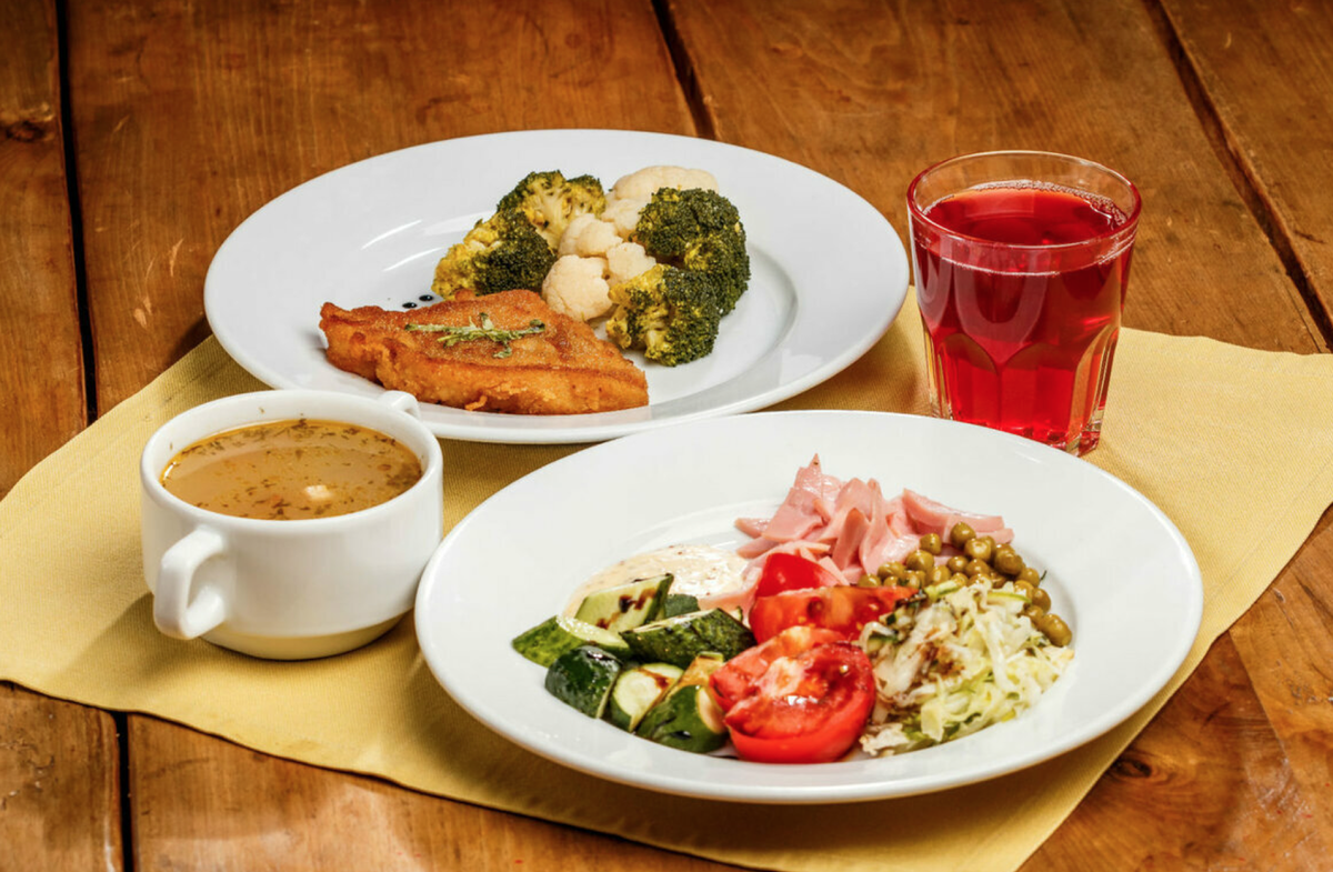 В ресторан - за первым, вторым и компотом!