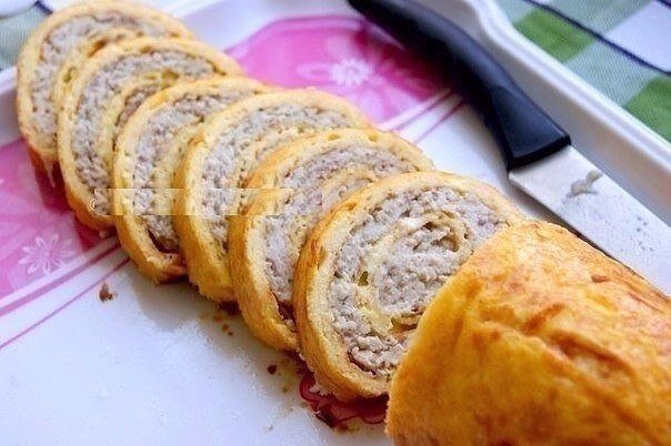 Это не просто куриный рулет, это наивкуснейший куриный рулет! А какой он сочный! Вкусен как в горячем,так и в холодном виде