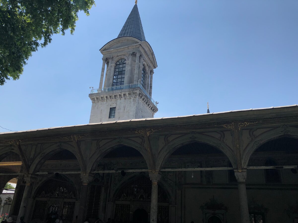 Башня Справедливости во дворце Топкапы. Adalet Kulesi. 