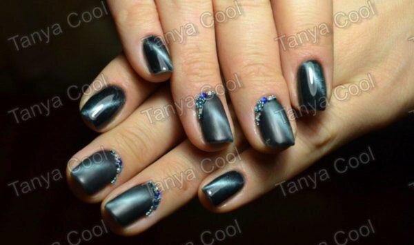 Стразы для ногтей Lpnails в каруселе конус