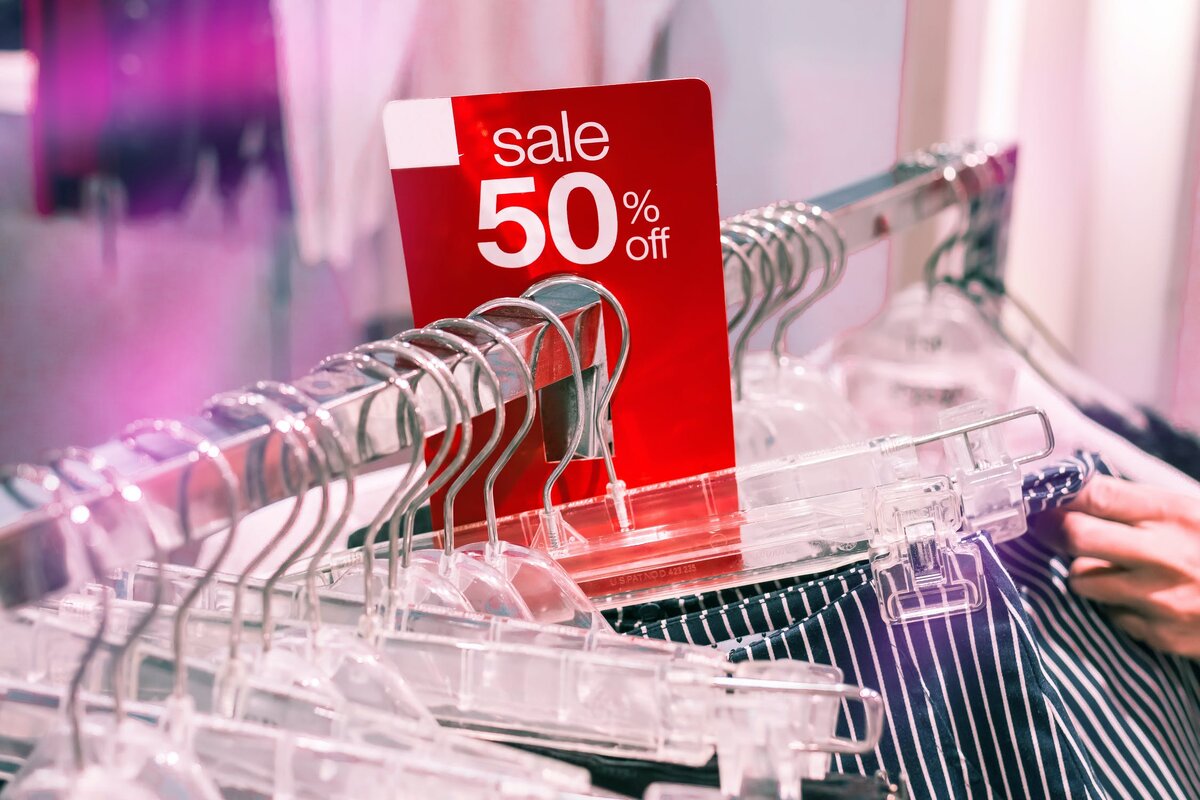Sale. Фото pexels
