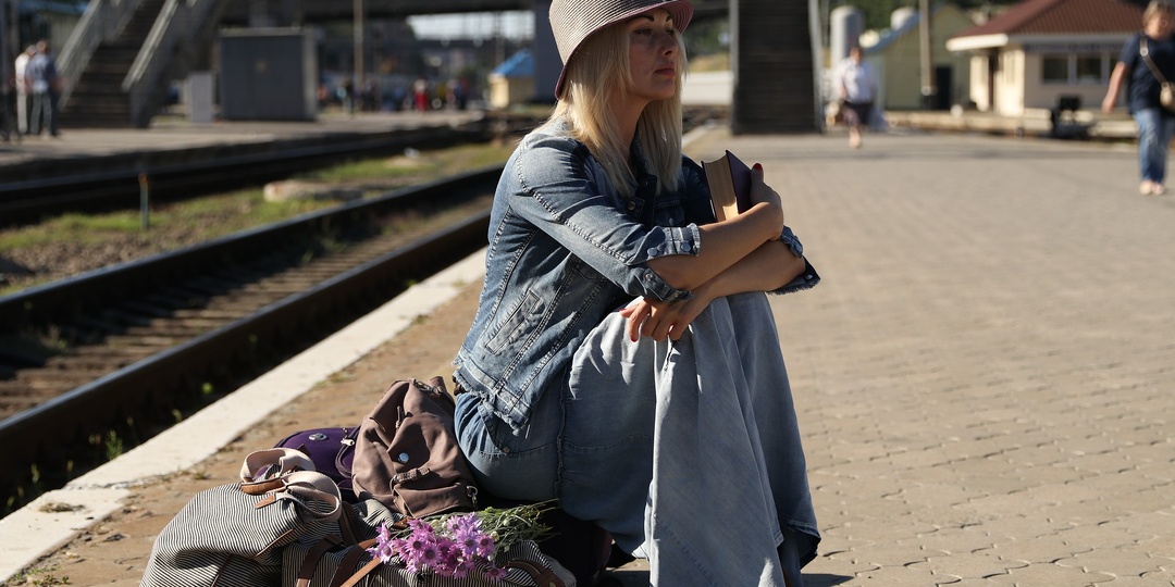 - Уступите даме место! - Права получили, вот и стойте теперь!