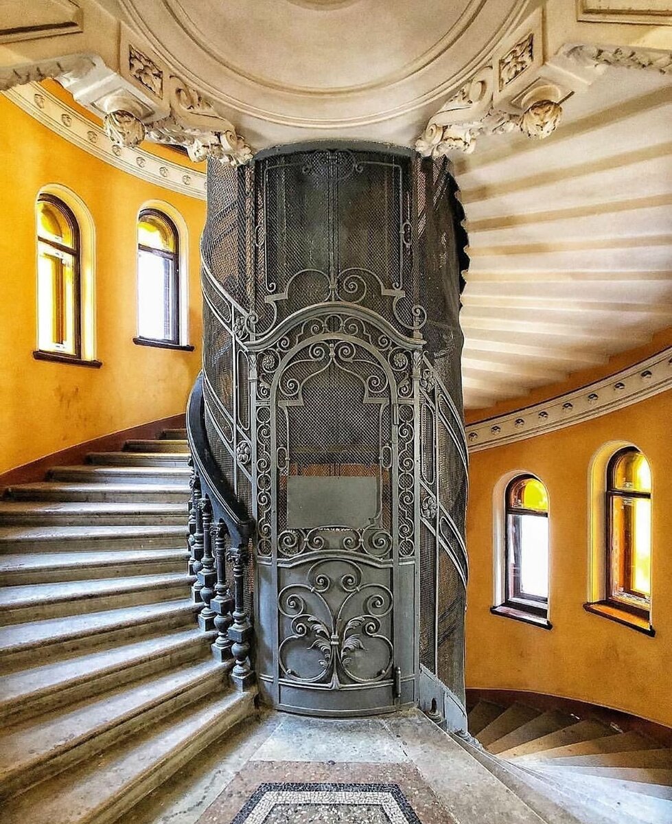 Очень красивое освещение, рекомендую приходить в солнечный день