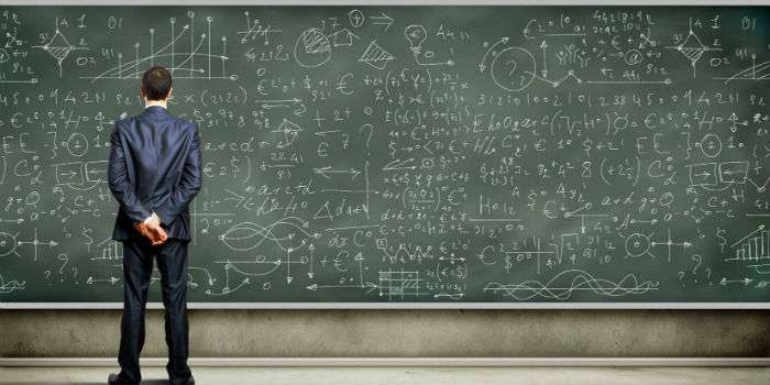 К сожалению, абсурдность "аргумента", что СССР сгинул потому, что марксизм устарел, точно так же не понимают практически все поголовно гуманитарии. Что не мудрено, поскольку и гуманитарные науки сплошь профанированы буржуазией.