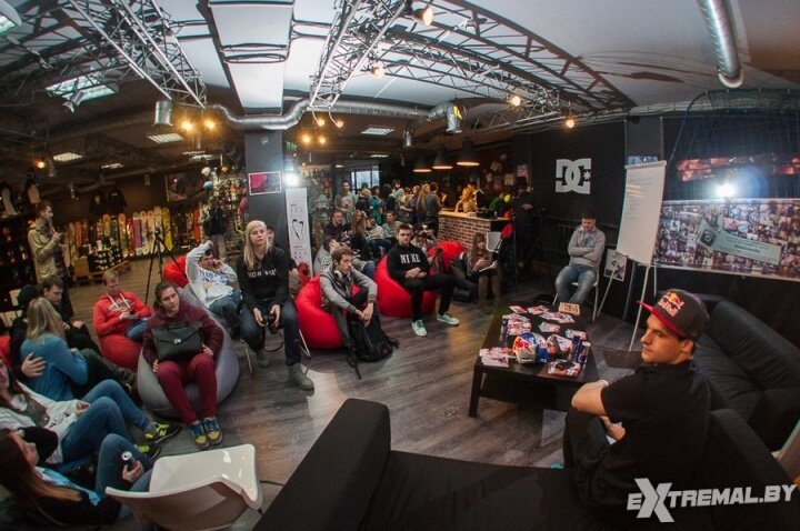 Белорусские сноубордисты слушаю российского (я по центру)