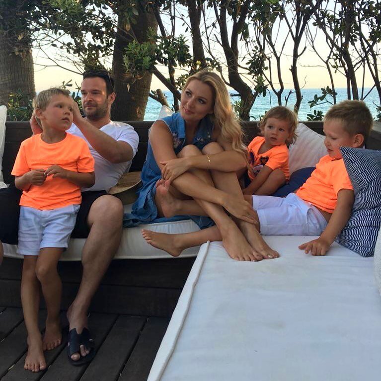 Мария Кожевникова с семьёй