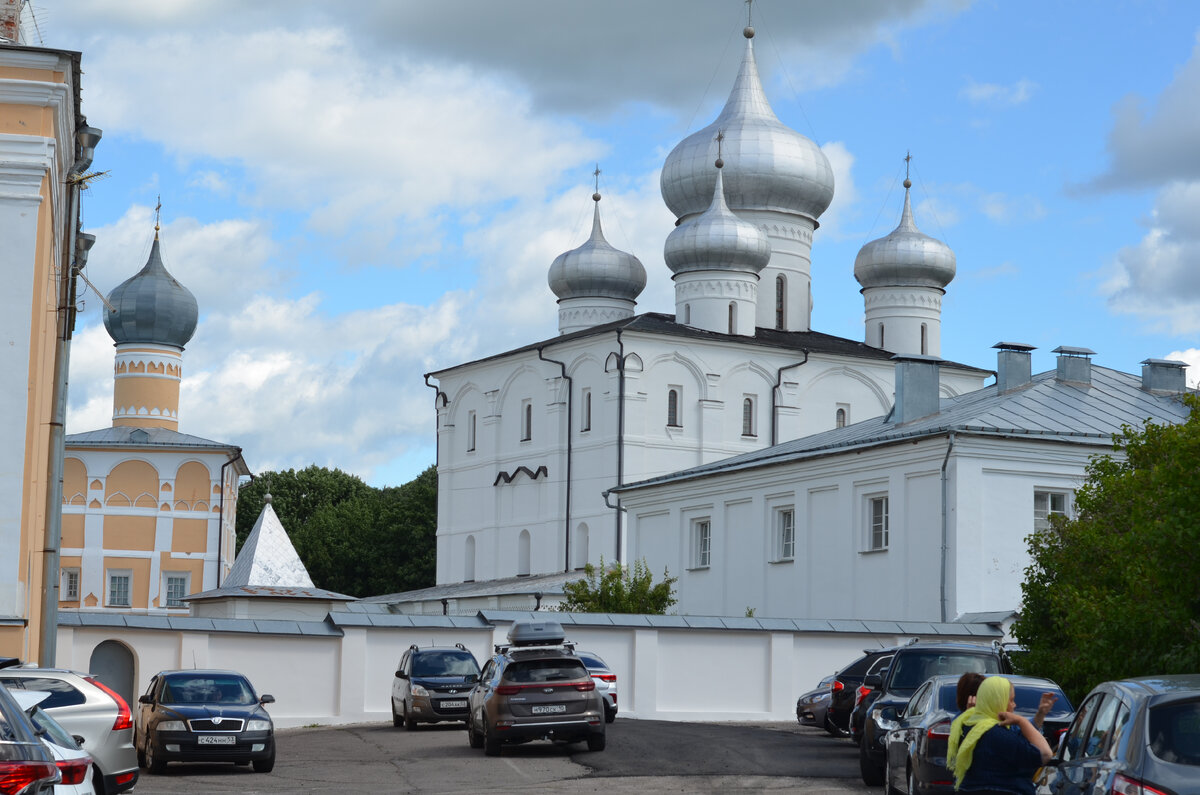 Варлаа́мо-Ху́тынский Спасо-Преображенский монастырь /Авторское фото/