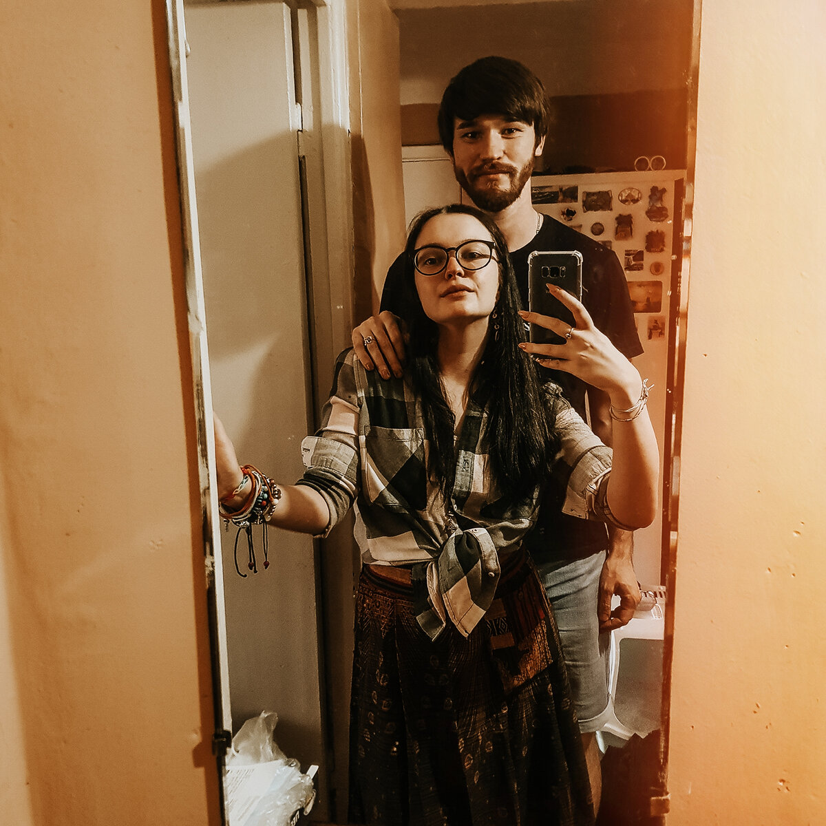 Перед выходом стараемся быть серьёзными, но в душе кривляки, как на второй фото