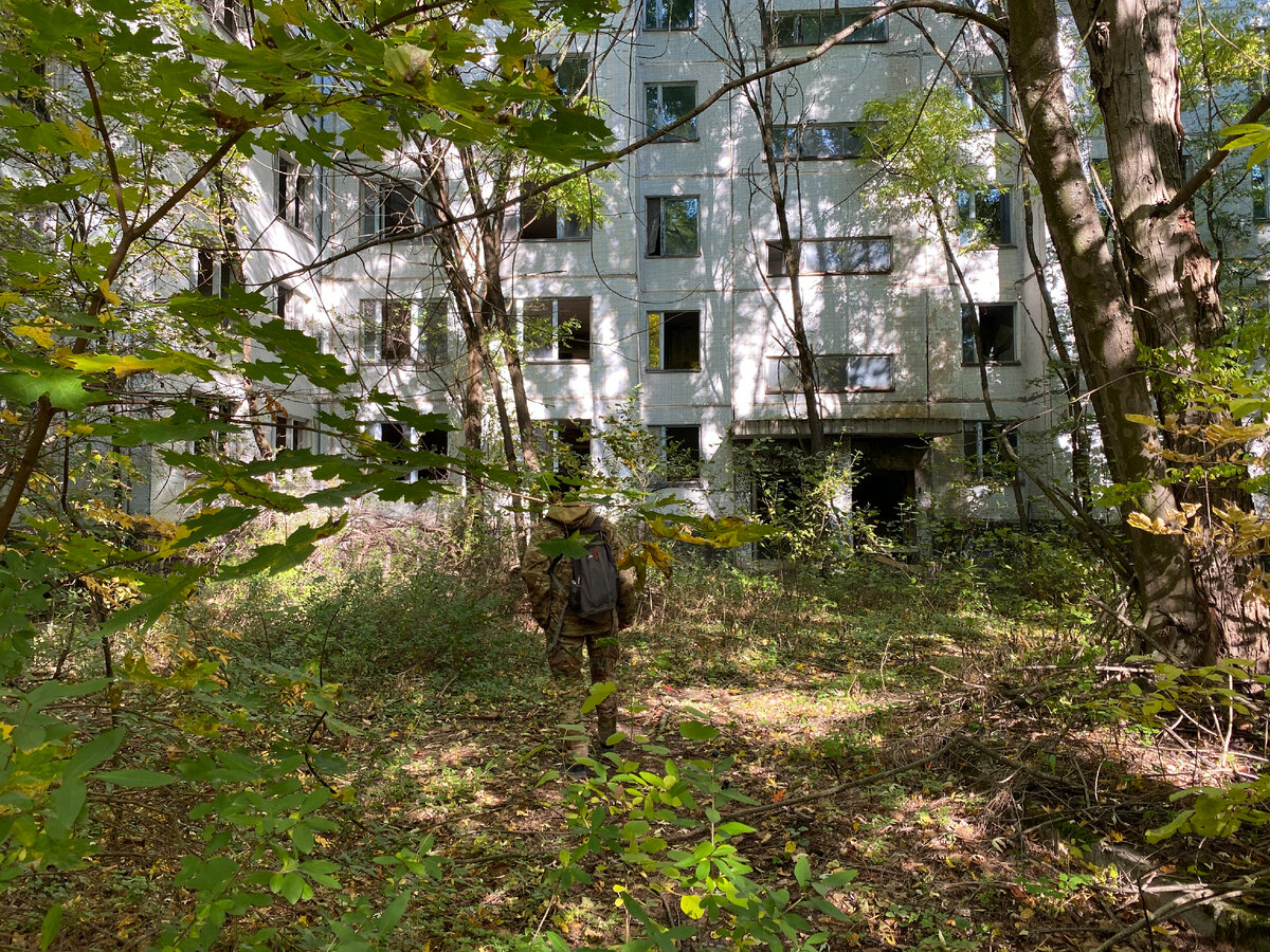 В Припяти отлично сохранилось это жилье, сейчас мы зайдем в заброшенный дом  | Исследователь Войтек | Дзен