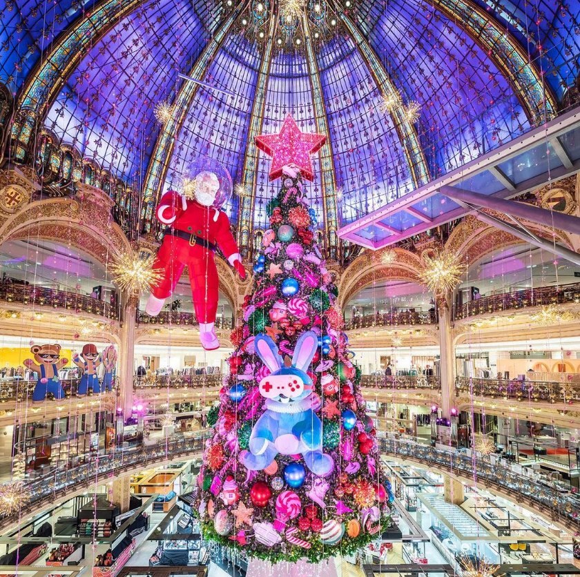 Рождественская ель в Galeries Lafayette, Париж