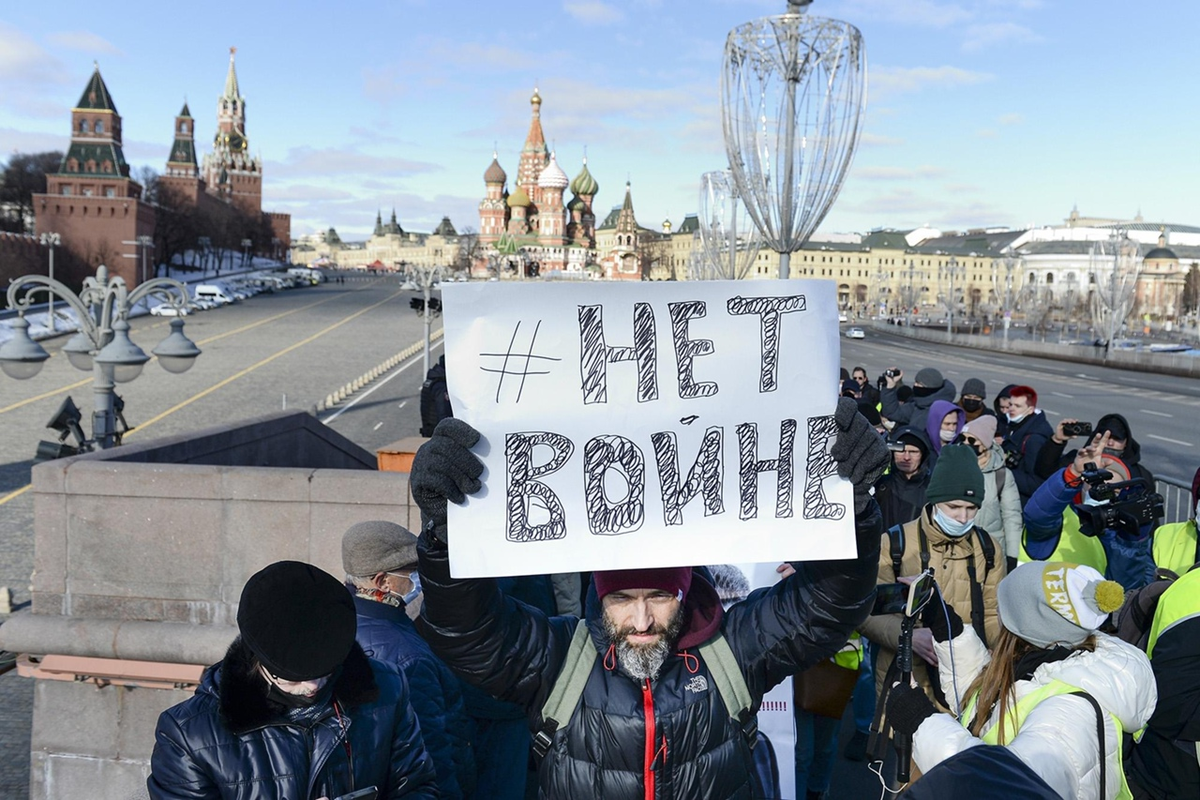 6 февраля москва. Митинги против войны с Украиной. Протесты в России против войны. Антивоенные протесты в Москве. Антивоенные протесты в Москве 2022.