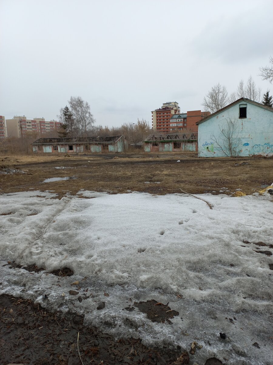 На окраине городка ИВАТУ