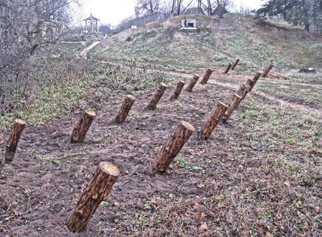Противотанковые надолбы