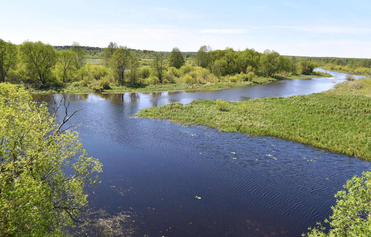 В этом месте  находится водораздел между Балтийским и Черным морем