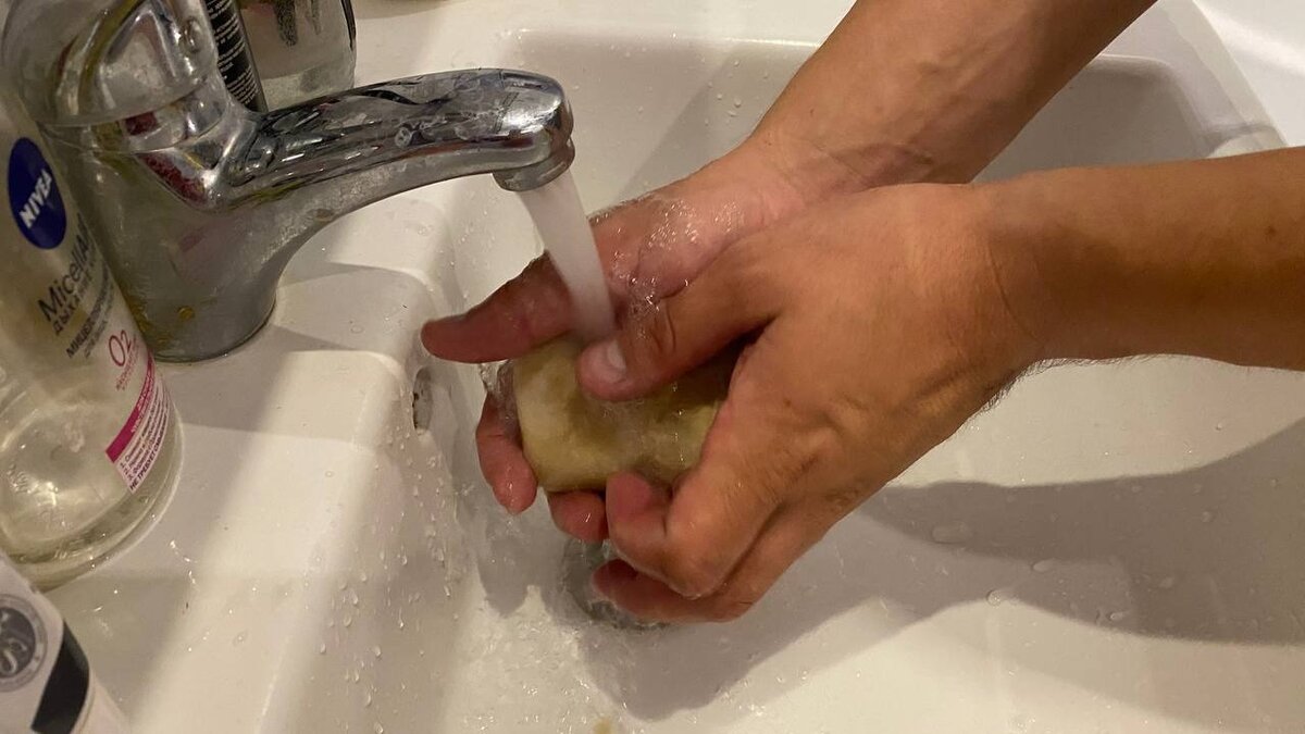 Дегтярное мыло давно известно своими антисептическими свойствами. Оно может использоваться для мытья рук, особенно в период эпидемий