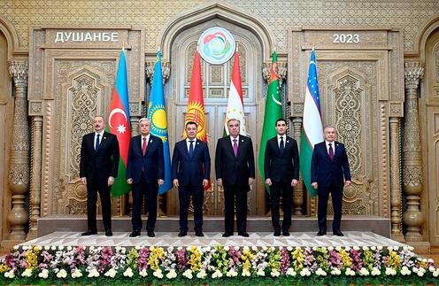 Участники пятой Консультативной встречи президентов стран Центральной Азии. Фото пресс-службы президента Кыргызстана