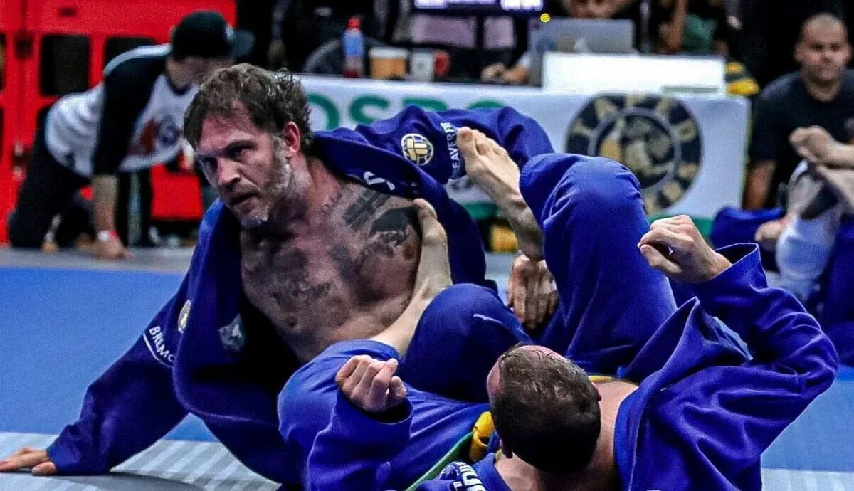 Недавно он выступил на соревнованиях по бразильскому джиу-джитсу