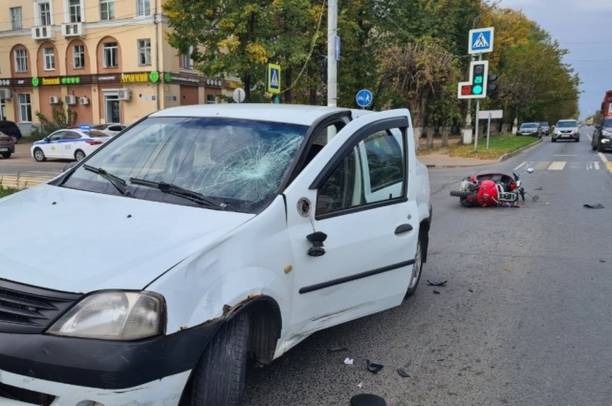 В Твери на Петербургском шоссе в ДТП тяжелые травмы получил водитель мопеда  | АиФ–Тверь | Дзен