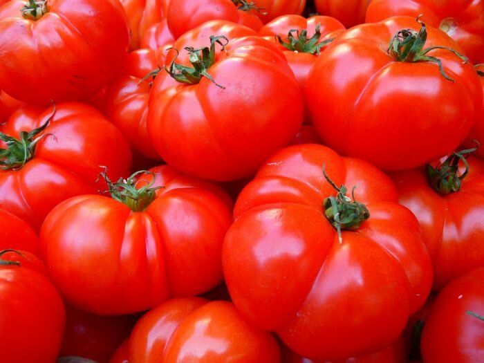 Спорный микс: 4 мифа о вреде салата из огурцов и помидоров