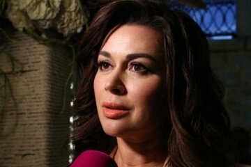 Анастасия Заворотнюк после продолжительность нахождения в тяжелом состоянии,  пошла на поправку.