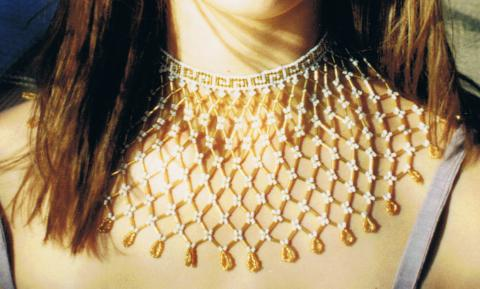 Оплечье "греческое" - одна из первых работ Орны (1995 год)