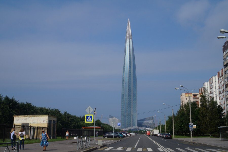 Метры тюмень. Небоскрёбы России за пределами Москвы. Самые высокие здания в России за пределами Москвы. Небоскреб 200 метров. Тюмень небоскребы.