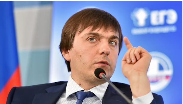 Министр просвещения С. Кравцов отвечает на вопросы.  Взято на официальном сайте газеты "Коммерсант"