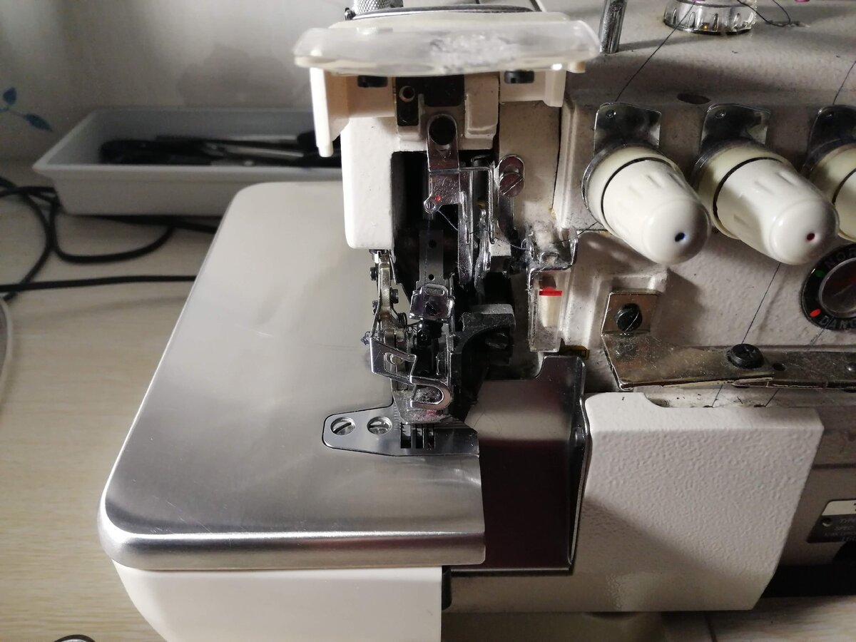 *на фото модель оверлока Typical GN 795 (5нит.)