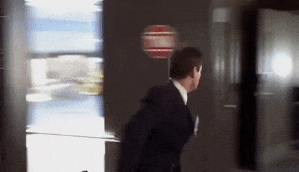 - Сэр, Вам туда нельзя! - Спокойно, я - водитель лимузина!