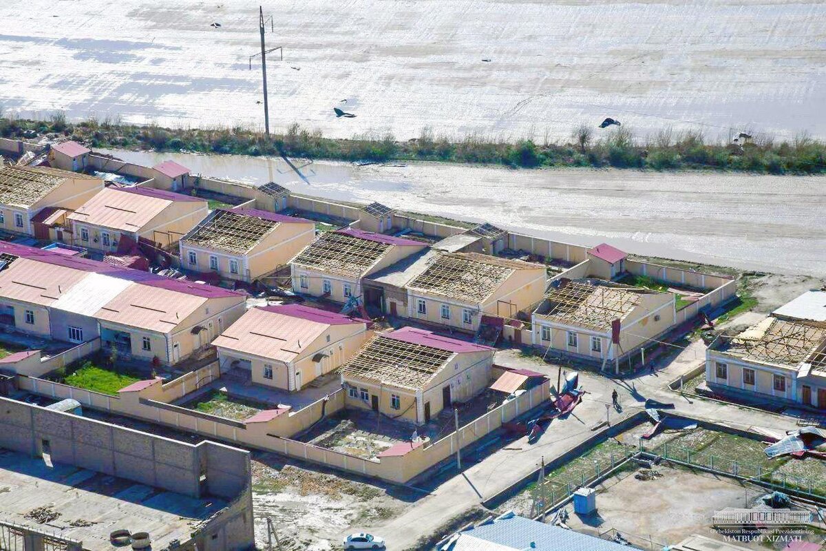 Бухарская область Узбекистан апрель 2020 г. Результат сильного ветра.