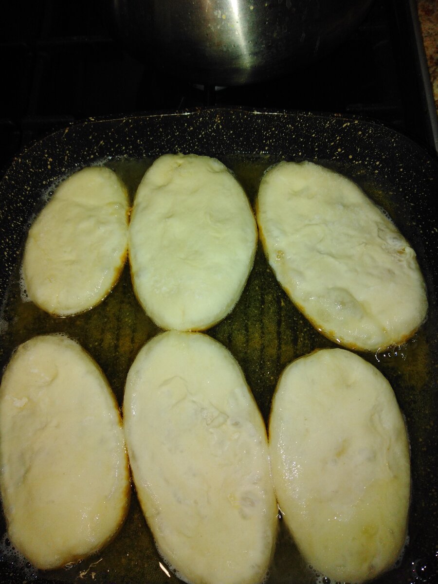 Пирожки во время жарки