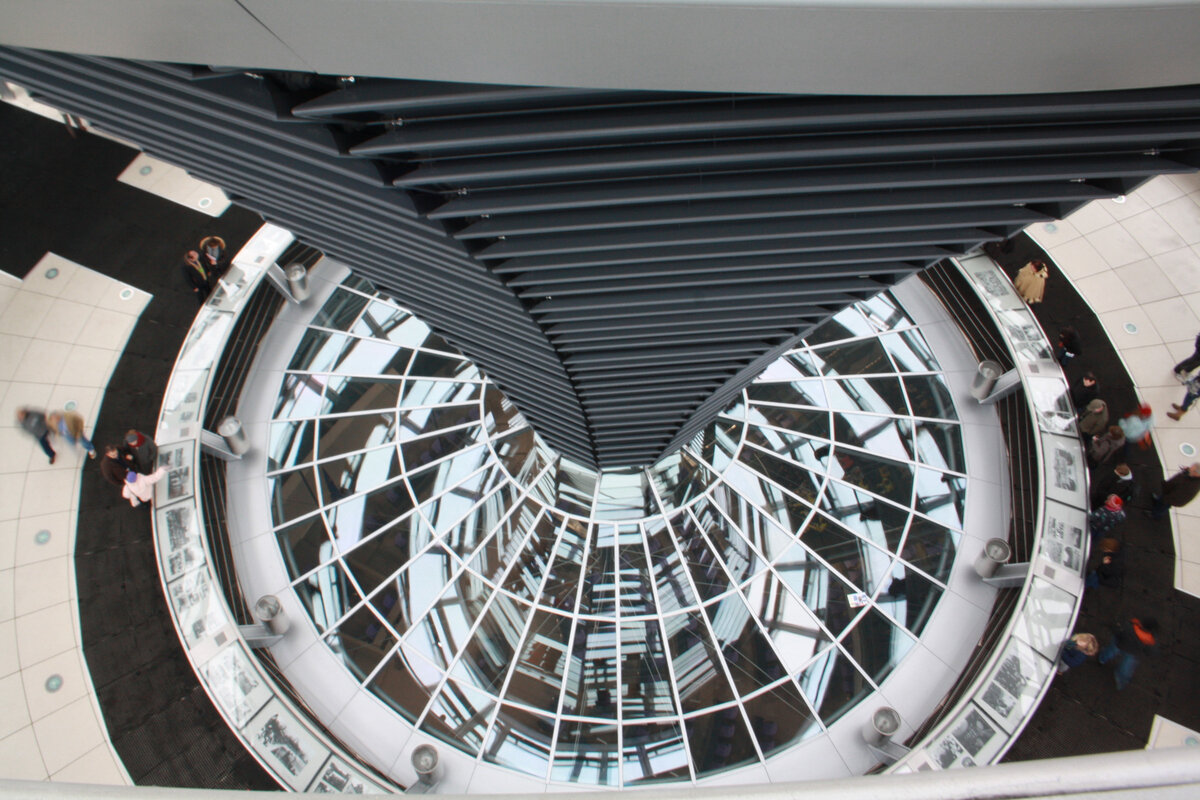 Пандус, ведущий под купол рейхстага